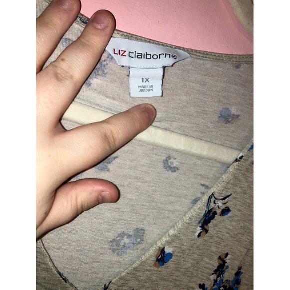 Liz Claiborne Grey Blue Floral Flutter Sleeve Stretch Knit Top Size 1X - Picture 3 of 6